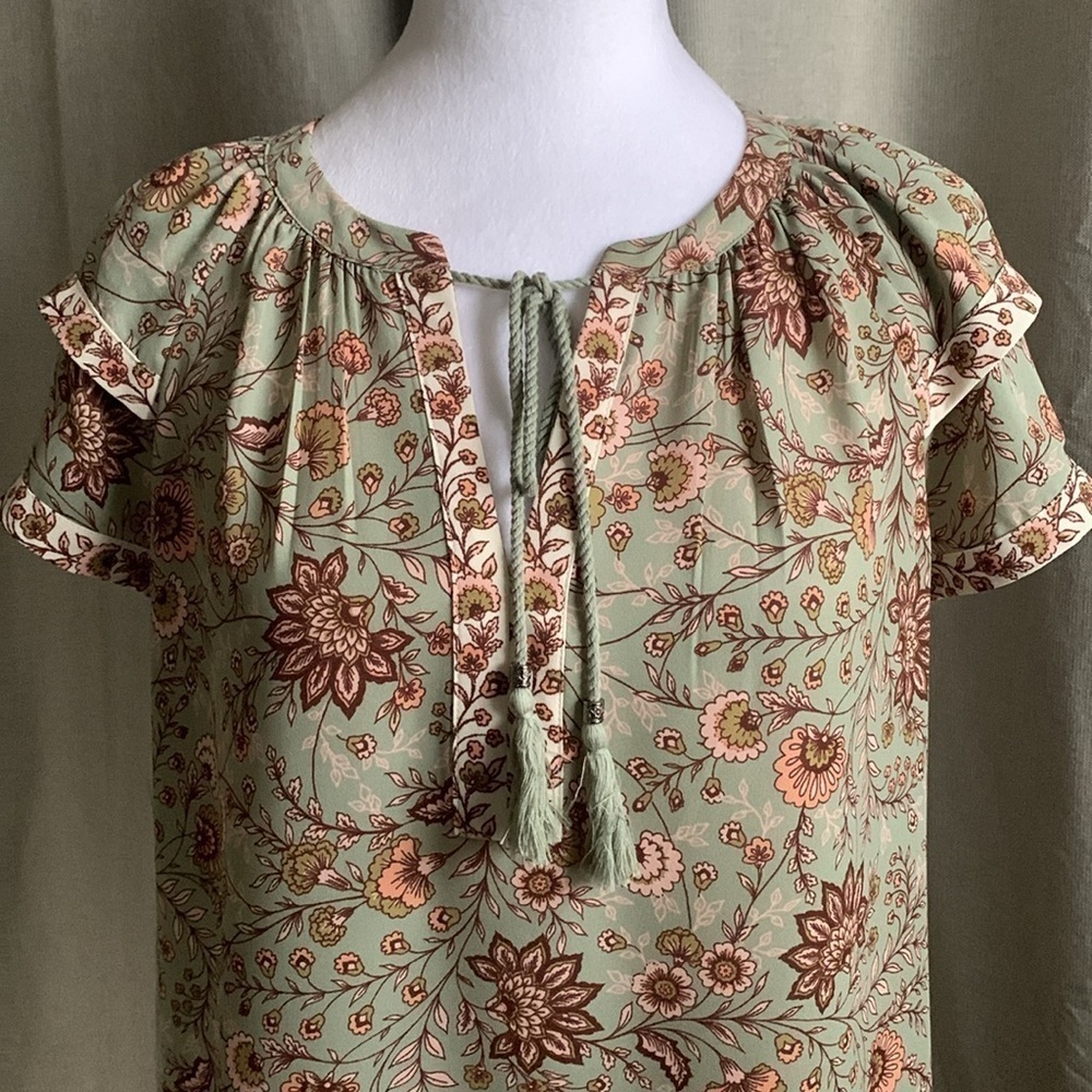 NWT - DR2 Shortsleeved Floral Top Size Small - Picture 3 of 16